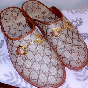 Multicolored Gucci shoe
100% authentic, I bought it at gucci